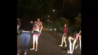 Sexy Shemales Stripping On Delhi Main Road