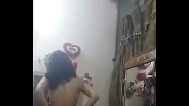 Sexy Punjabi Girl’s Topless Dance MMS