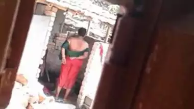 Sexy Village Aunty Bathing Video Caught On Hidden Cam