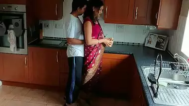 Saree mai bhai ki bibi se sambhog karte hue Hindustani xxx