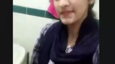 Cute Desi Girl Record Her Nude Selfie