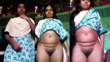 Desi aunties xxx videos / village aunty show her sexy pussy