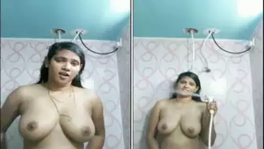 Solo sex video of busty Desi cutie rubbing XXX clit in the shower