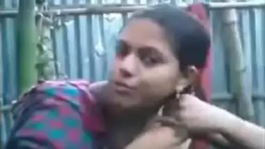 Sexy desi village girl nude bathing selfie video mms