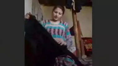 Beautiful Paki Girl Showing