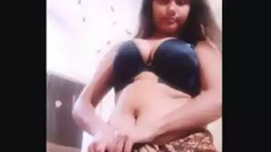 Desi cute bhabi very hot selfie video making