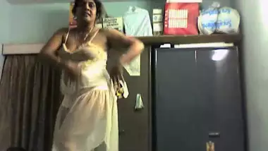 Desi Bhabhi Dancing and Masturbating