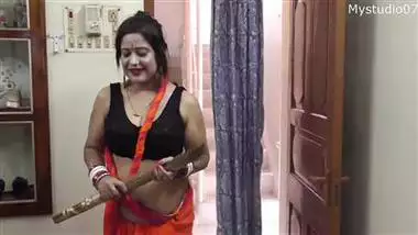 Chachi aur naukar ke fuck ki nangi sexy blue picture