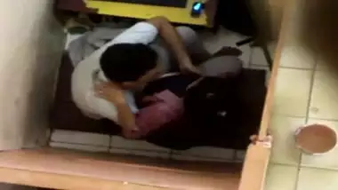 Indian sex mms of hot Noida girl recorded in cyber cafe