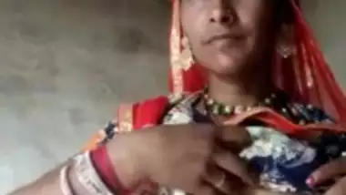 rajasthani bhabhi flashes for bf infront of son