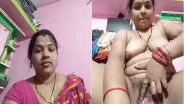 Super-horny Desi woman masturbates thinking about XXX peppers