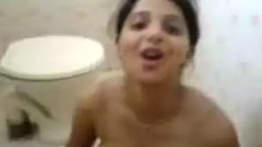 Mallu aunty shows naked body Indian shower sex video