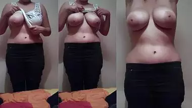 Alluring desi chubby busty girl cam-slut shows XXX tits