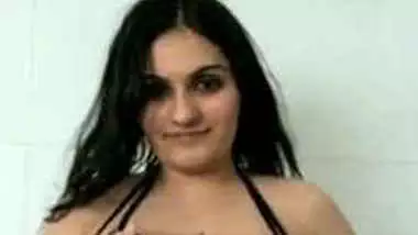 Busty Paki woman with incredibly hairy XXX hole takes a bath