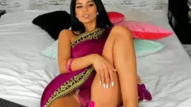 Most Beautiful babe in Black Saree fingering her pussy part 3