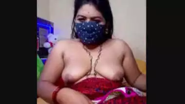 Horny Housewife Geeta Bhabhi Boob Showing and Pussy Fingering