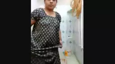 Bhabhi on Live Chat Bath Show Full Face Nude