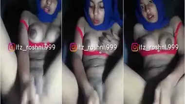 Bangladeshi Hijab girl fingering pussy