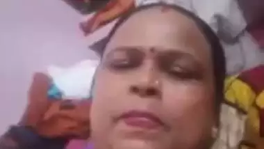 Mature village aunty pussy show on video call