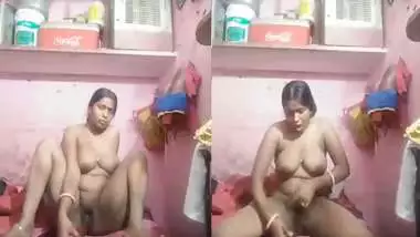 Super horny Desi Bhabhi masturbating on cam