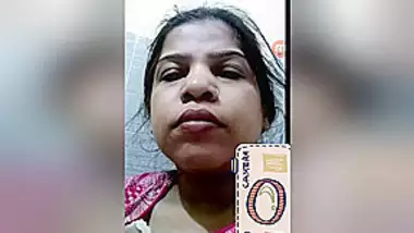 Today Exclusive- Paki Bhabhi Showing Her Boobs And Pussy On Video Call