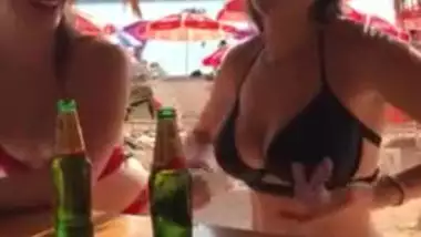 Hotties Flashing in beach bar