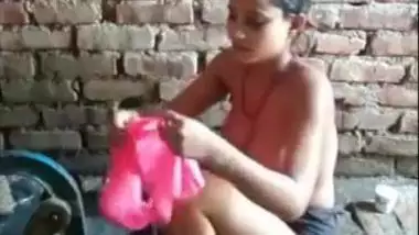 Village Desi girl big boobs bathing