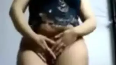 Auntys Pussy Dance