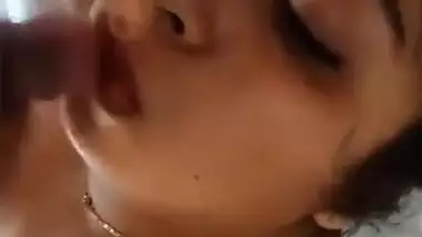 Bhabhi in hotel,taking cumshot on face