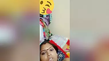 Desi Bhabhi Shows Her Pussy On Video Call