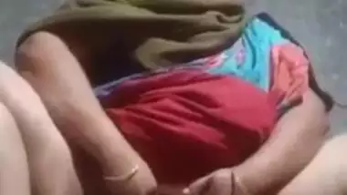 Desi village aunty show her pussy