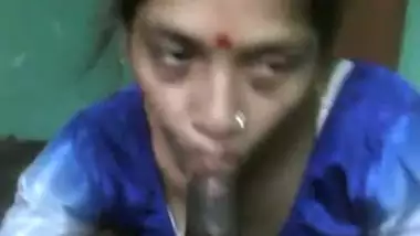 Bihari desi bhabhi deep throat blowjob session with Indian worker