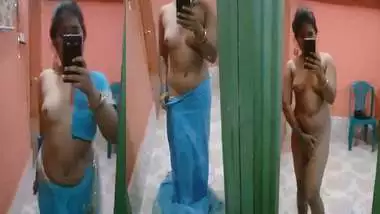 Sexy Desi girl saree striptease show