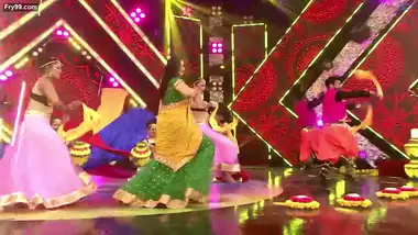 Milf Anchor Shyamala Rare Super Hot Fleshy Jiggling Deep Navel Exposing Dance