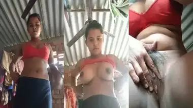 Cute Desi girl shows her boobs and pussy