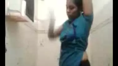 Telugu Bhabhi Shower - Movies.