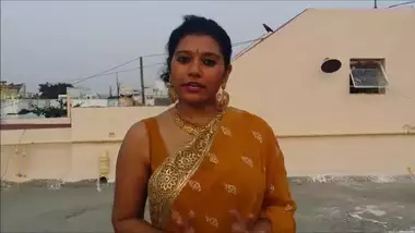 beautiful bhabhi wearing saree