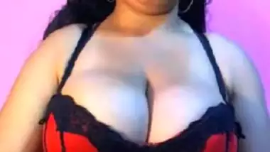 Busty bhabhi showing her melon boobs.