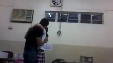 Delhi GF Se In Laboratory - Movies. video2porn2