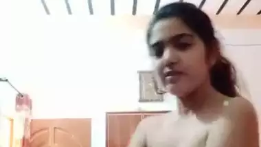 Beautiful desi Girl Showing