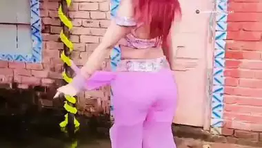 Poonam dubey huge deep navel jiggling + ass show