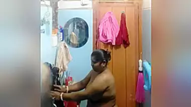 Exclusive- Big Boob Desi Bhabhi Bathing Video Record By Hidden Cam