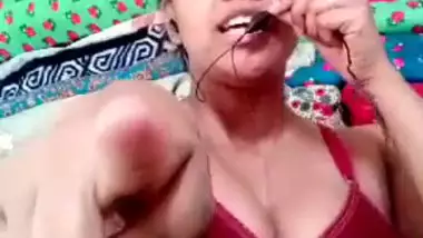 Desi sexy bhabi on cam with bra