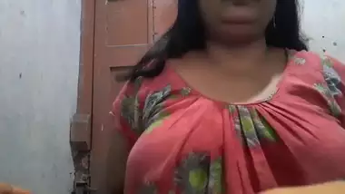 Bhabhi showing 1 more clip