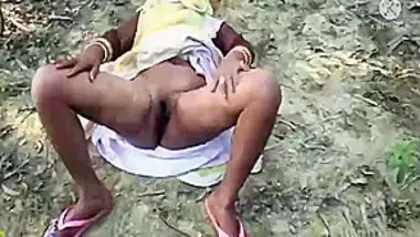 Gao Ki Desi Bhabi Ko Khet Me Mota Kala Lund Chusvaya