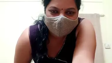 Desi Marathi aunty sexy dance on webcam show