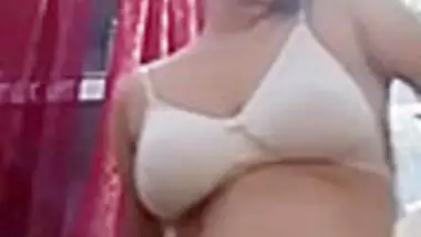 Beautiful Bhabhi Making Naked Video For Hubby