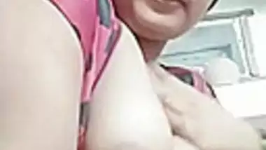 Chhindwara Desi Wife Exposing Butter Boobs