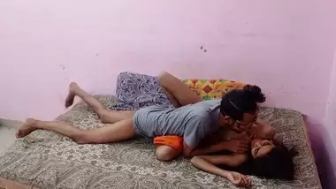 Amateur Indian skinny teen get an anal creampie after a hard desi pussy fucking sex