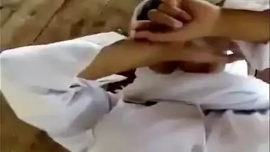 BF fucks his Hijabi GF’s pussy in a Pakistani sex video